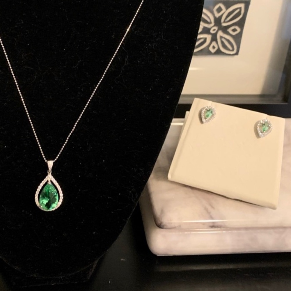Sterling Silver Set! Necklace w/Green Pear Shaped Pendant & Matching Earrings
